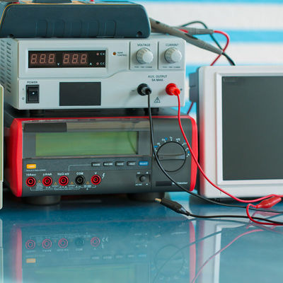 Bàn làm việc nhanh Kiểm tra phòng thí nghiệm đèn Dịch vụ kiểm tra phòng thí nghiệm UL Csa Dịch vụ phát hiện và chứng nhận